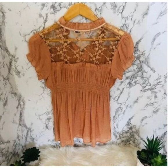 Forever 21 Ruffle Top Size Small - Picture 2 of 4